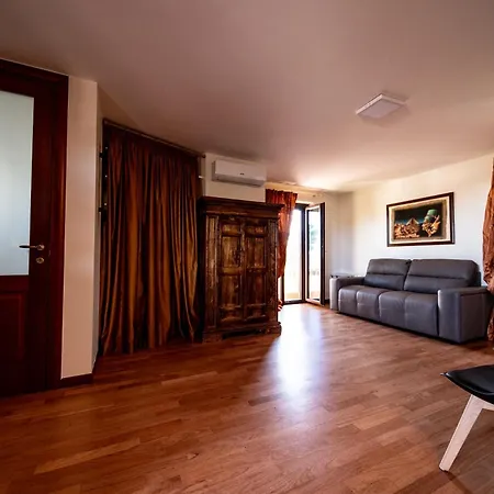 Apulia House 4* 比谢列