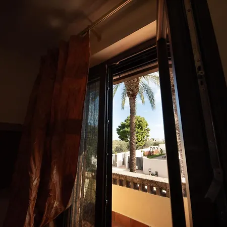 Apulia House 4* 比谢列